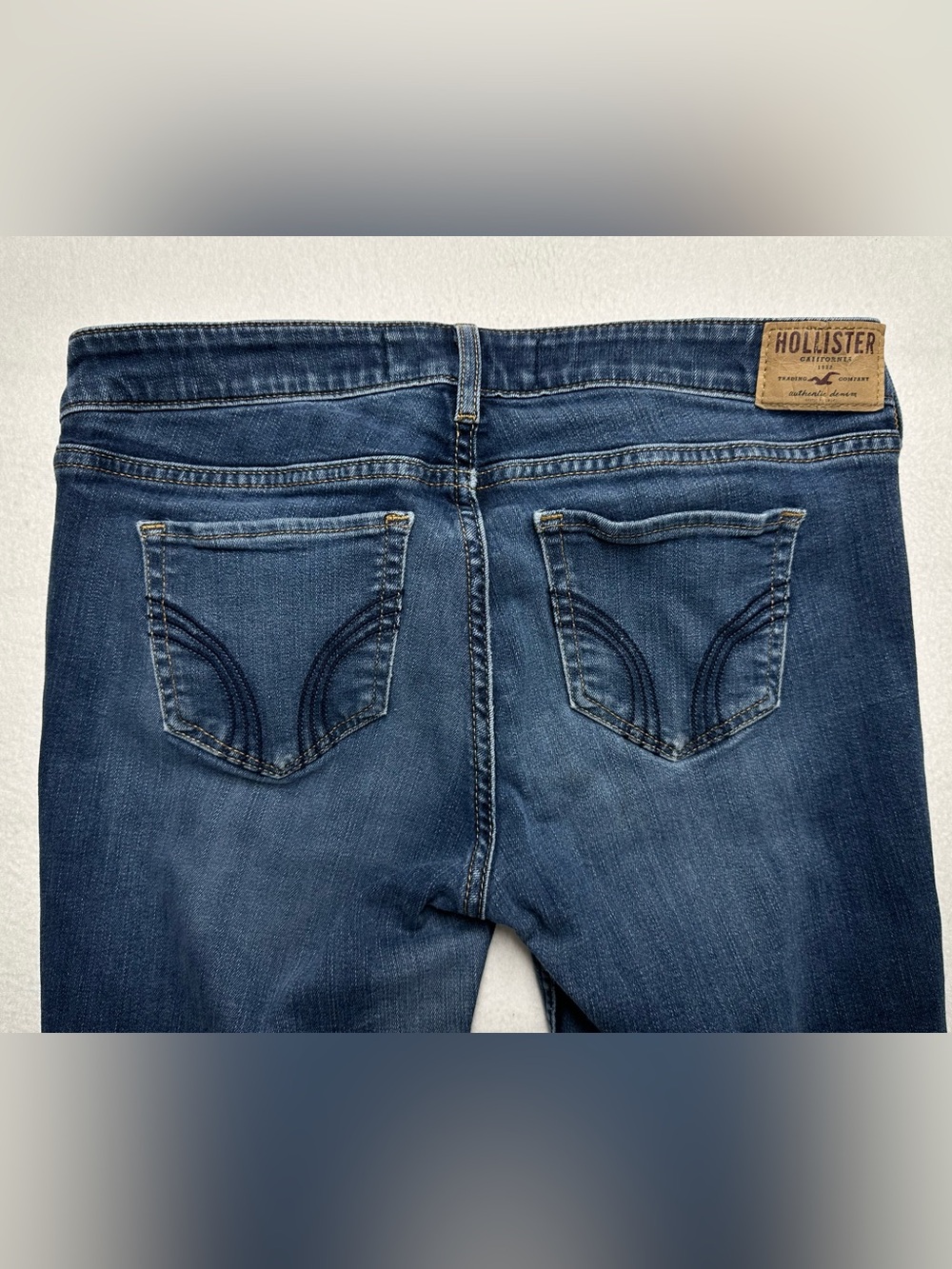 Hollister Bootcut Jeans Women’s 29x33 Low Rise Distressed Stretch Denim - Picture 4 of 5